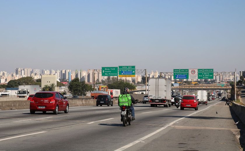 Três romeiros morrem atropelados na Dutra a caminho de Aparecida