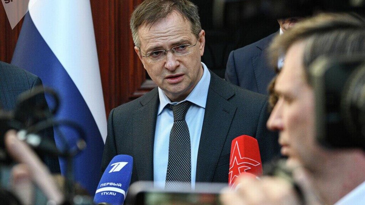 Chefe da delegação russa, Medinsky recebe ameaças de ucranianos, relatam autoridades