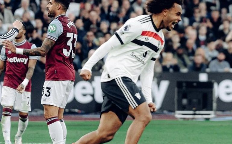 Manchester United demite Ten Hag e anuncia ex-camisa 10 do clube como interino