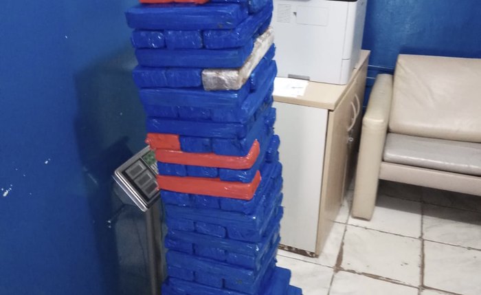 65kg de maconha apreendidos em veículo