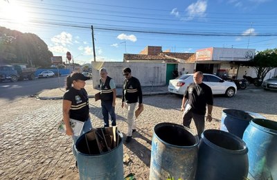 Comércios do Conjunto Osman Loureiro recebem fiscalização e orientação sobre descarte correto de resíduos