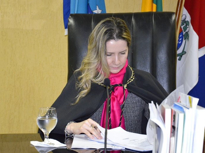 Servidores do TCE recebem salários de dezembro com reposição de 6,58%
