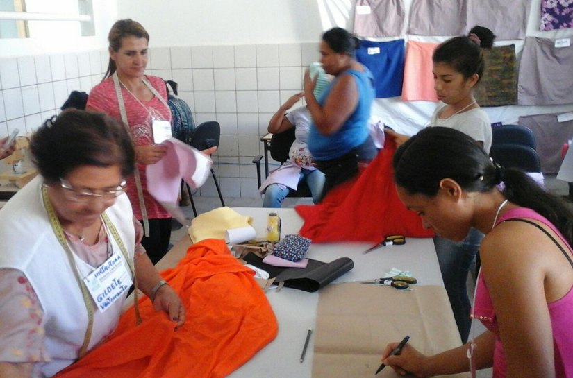 Arapiraquenses são contempladas com curso de corte e custura