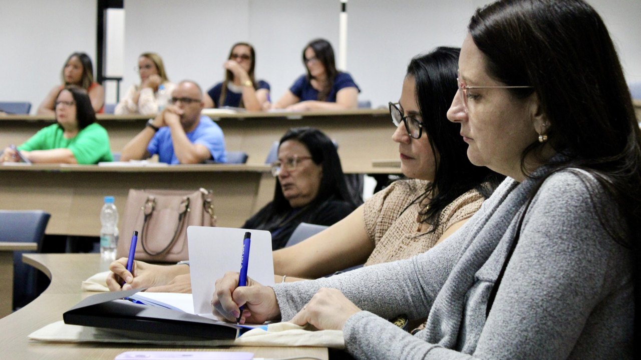 Educadores da rede estadual participam de formação na FGV