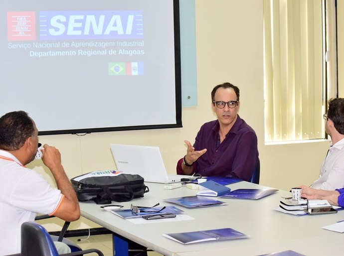 Senai Alagoas apresenta seu potencial educacional e tecnológico a Conselho