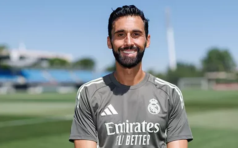 Arbeloa defende Vinicius Júnior e evita comentar sobre renovação no Real Madrid