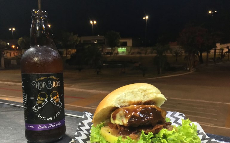 Primeiro food truck de Arapiraca comemora 2 anos com promoções e música ao vivo