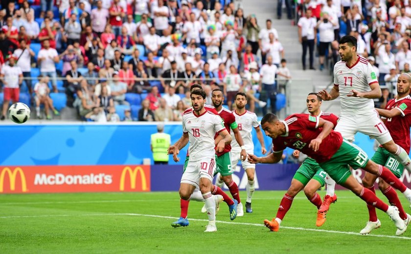 Com gol contra nos acréscimos, Irã vence Marrocos na abertura do Grupo B