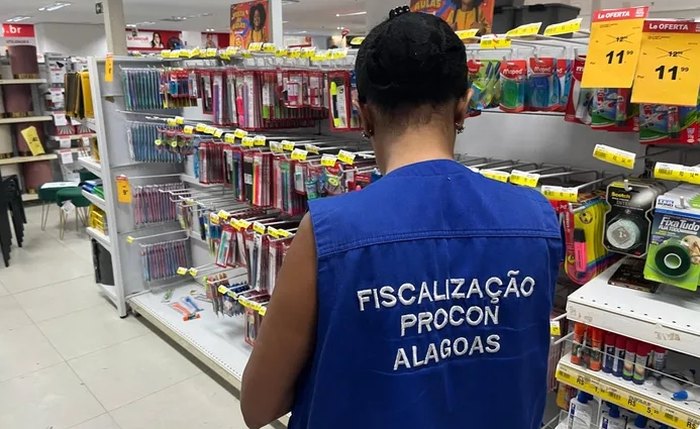 Procon Alagoas divulga pesquisa de preços de material escolar em papelarias