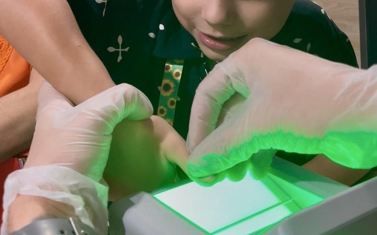 Pessoas com deficiência oculta podem incluir símbolo do girassol na Carteira de Identidade Nacional