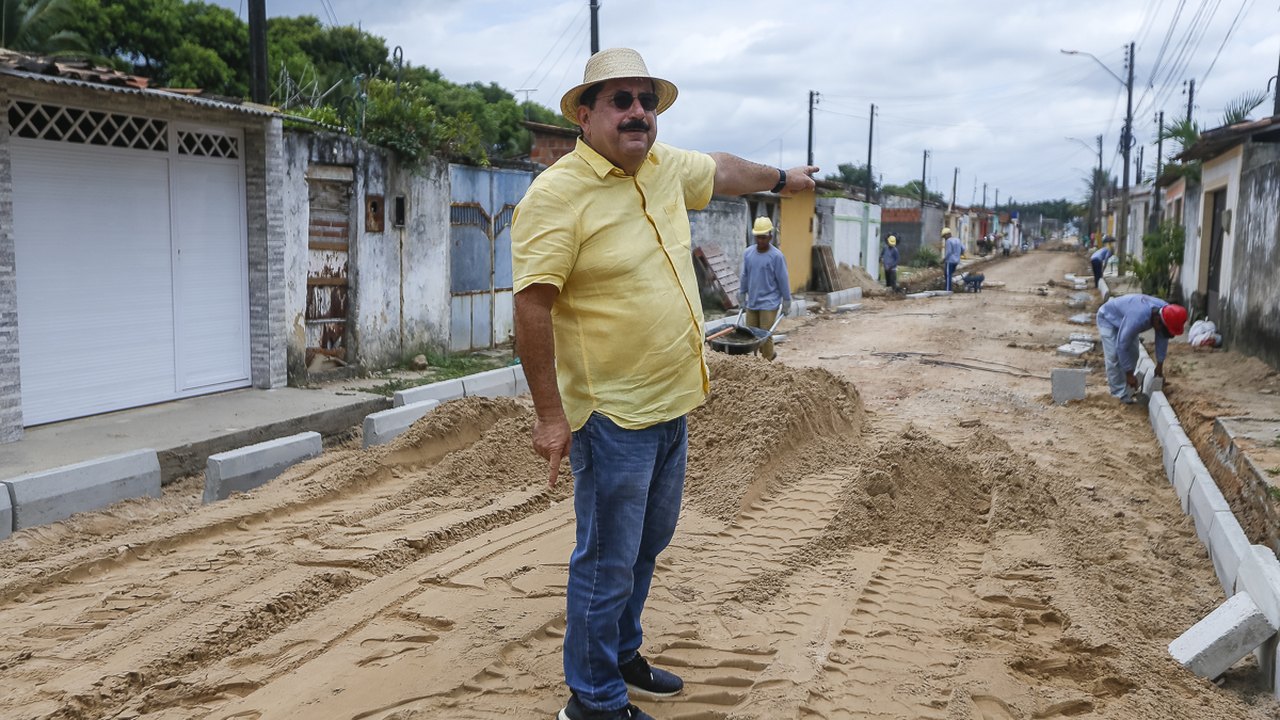 Moradores do Complexo Brasil Novo em Rio Largo, estão sendo beneficiados com obras de pavimentação