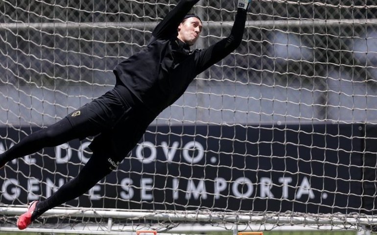 Cruzeiro arma festa em Belo Horizonte e anuncia a contratação do goleiro Cássio