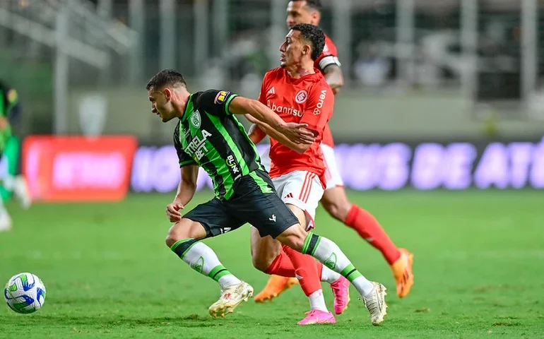 Com dois gols de pênalti, América-MG quebra jejum e vence o Internacional na Copa do Brasil