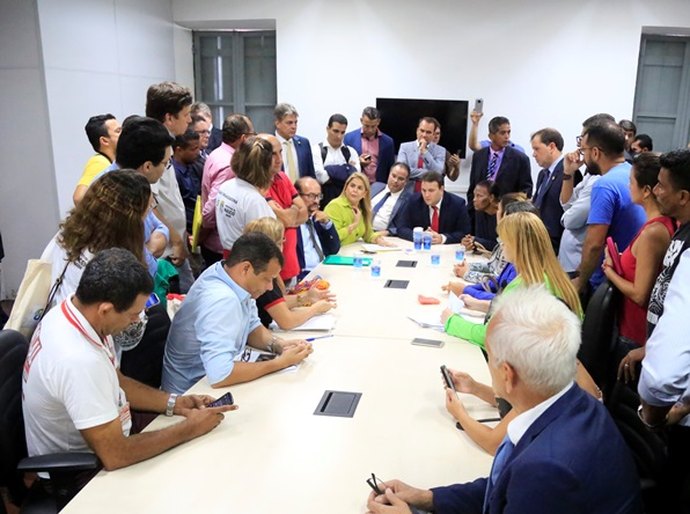 Câmara suspende tramitação de projetos do Executivo sobre Plano de Cargos e Estatuto dos Servidores