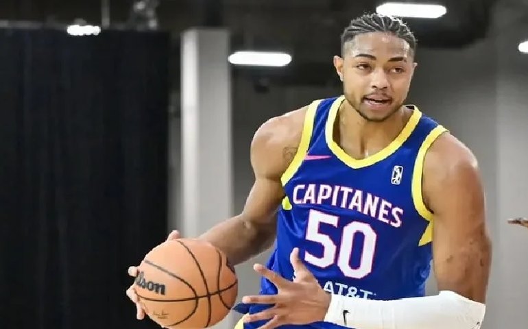 Caboclo preferiu experiência na Europa por não ver chance de volta rápida à NBA
