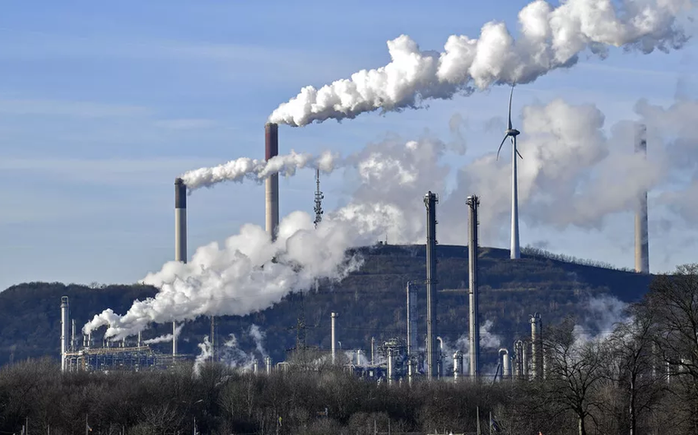 Encomendas à indústria da Alemanha recuam 4% em setembro ante agosto