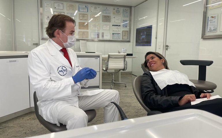 Implantes dentários substituem raízes dos dentes