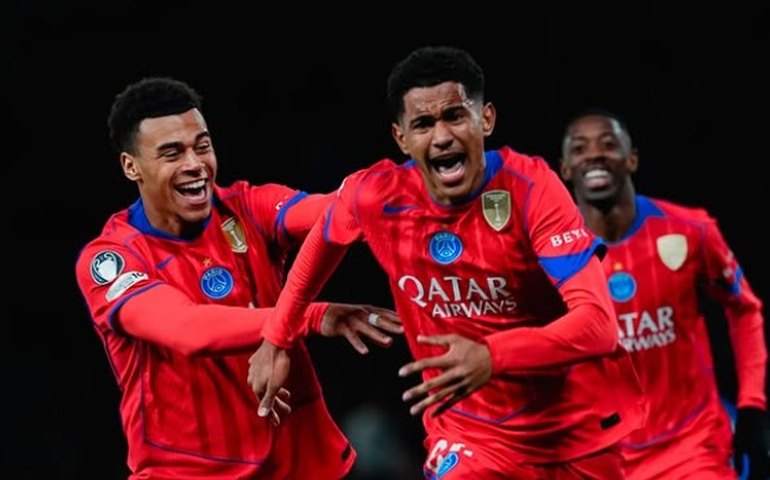 Paris Saint-Germain e Arsenal avançam às quartas da Champions League