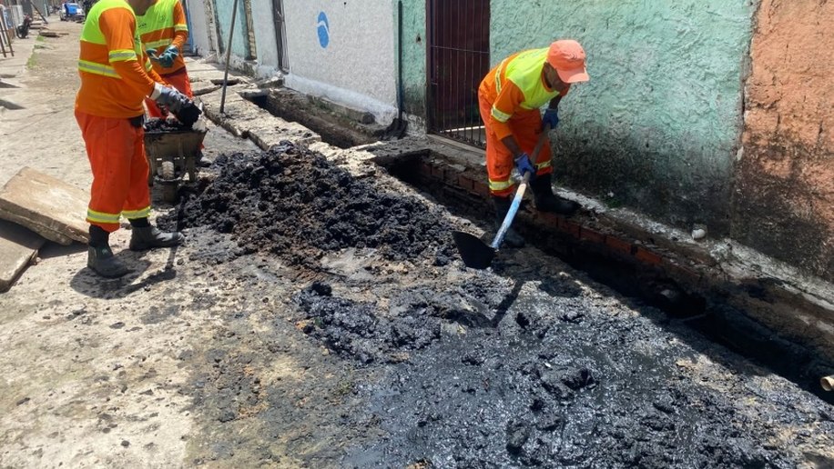 Infraestrutura realiza limpeza e desobstrução de galeria de águas pluviais na Ponta Grossa