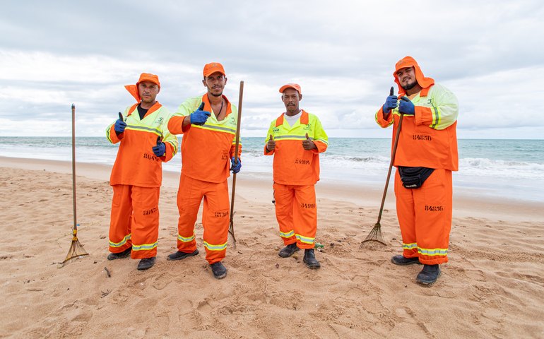 Alurb já recolheu mais de 4 mil toneladas de resíduos das praias de Maceió este ano