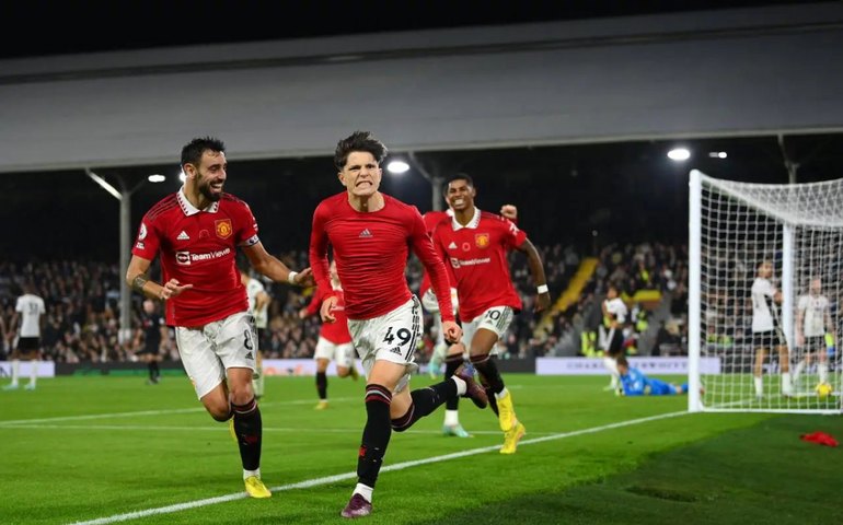 Com gols nos acréscimos, joia do Manchester United define vitória sobre o Fulham