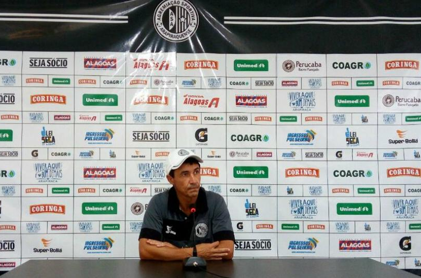 Betinho define relacionados para a partida contra o Coruripe
