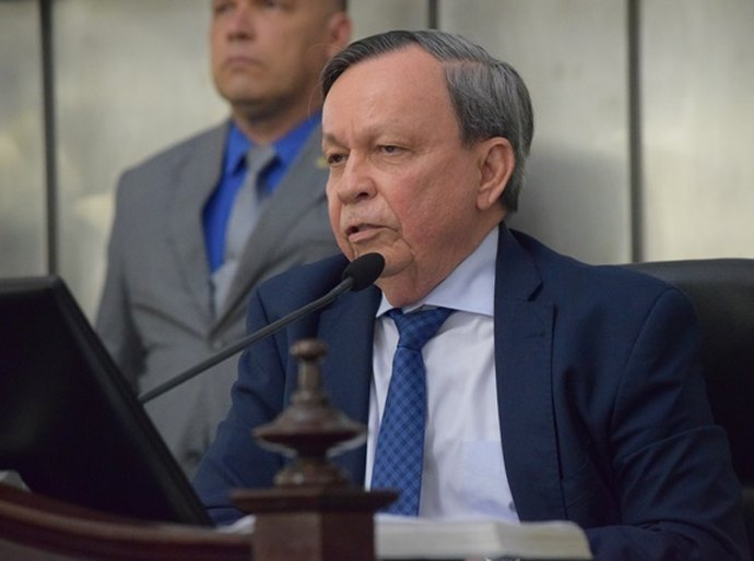 Luiz Dantas convoca deputados para análise e votação da LOA 2019