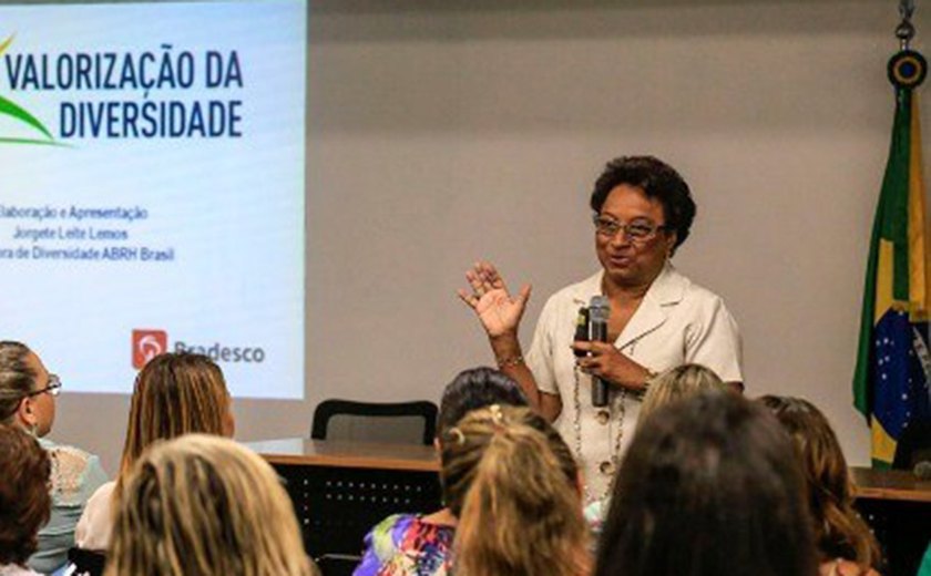 Jorgete Lemos fala sobre sua trajetória de luta de vida em palestra sobre diversidade