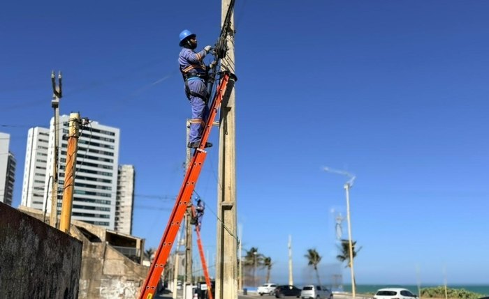 Técnicos da Ilumina durante atuação em Jacarecica