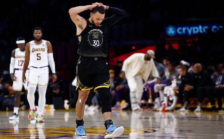 Curry volta, mas Lakers superam os Warriors; Bucks vencem e Celtics perdem