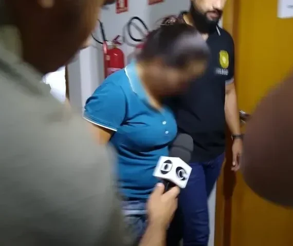 Mulher acusada de jogar enteado do 4º andar vai a júri popular nesta quarta
