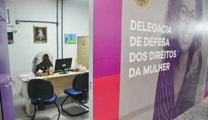 Suspeita foi presa após ameaçar e intimidar ex-companheira