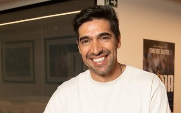 Abel se abre com portugueses em coletiva emotiva e espera 'mente leve' do Palmeiras no Mundial