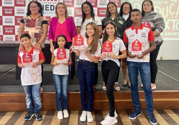Penedo premia estudantes vencedores do 4º Concurso de Produção de Textos