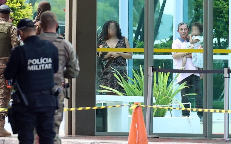 Homem é preso suspeito de portar explosivo em ministério