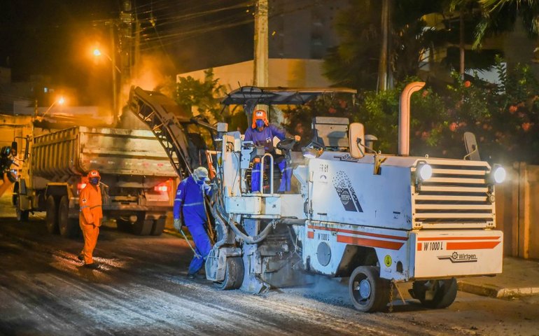 Prefeitura inicia recapeamento na Rua Barão de Anadia