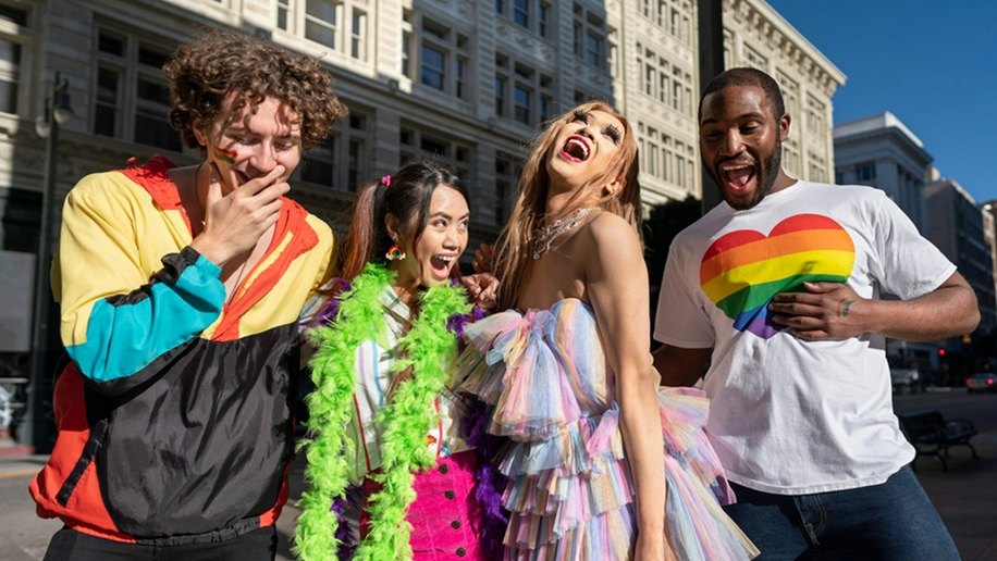 Carnaval LGBTQIA+: destinos no Brasil e no exterior que vão além dos blocos tradicionais