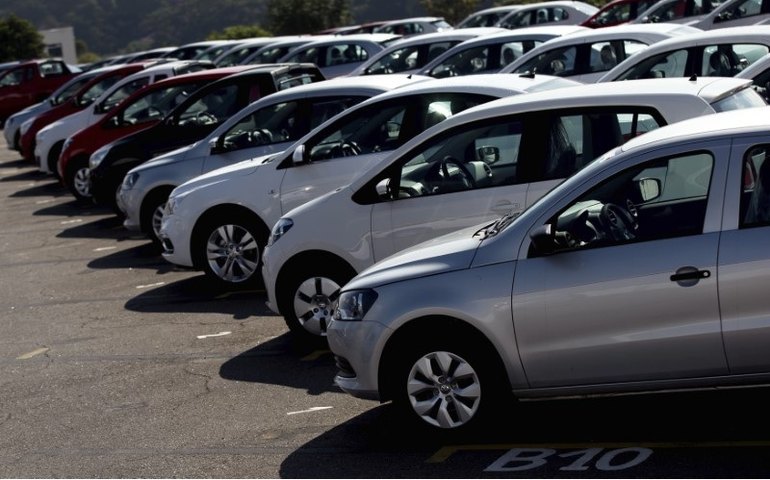 Vendas de automóveis na China crescem 21,5% na comparação anual de setembro