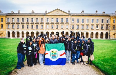JHC e Marina Candia acompanham alunos em intercâmbio histórico na Inglaterra