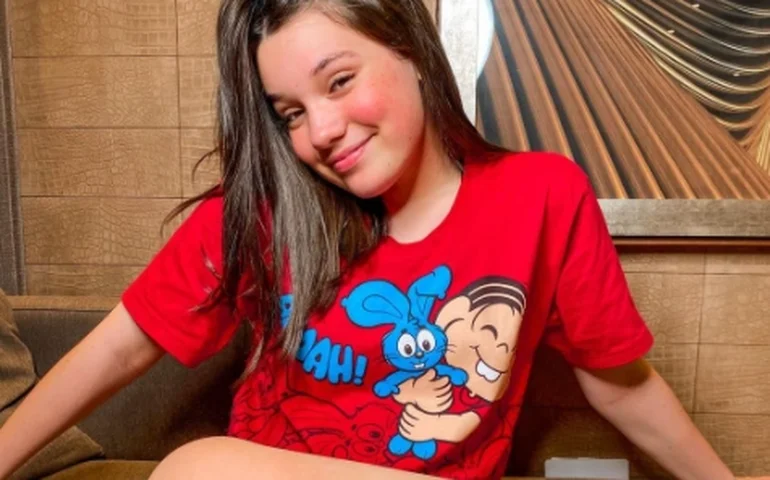 Destaque como Mônica nos cinemas, Giulia Benite estreia dois filmes no mesmo dia e conta: 'Minha mãe não imaginava que eu daria certo'