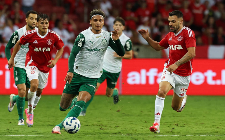 Palmeiras mostra força, derruba invencibilidade do Internacional de 17 jogos