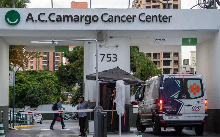 Ex-deputado José Genoino recebe alta após cirurgia e se recupera em casa