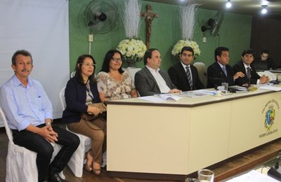 Secretário Luciano Barbosa fala sobre programa Escola 10 aos vereadores de Palmeira dos Índios