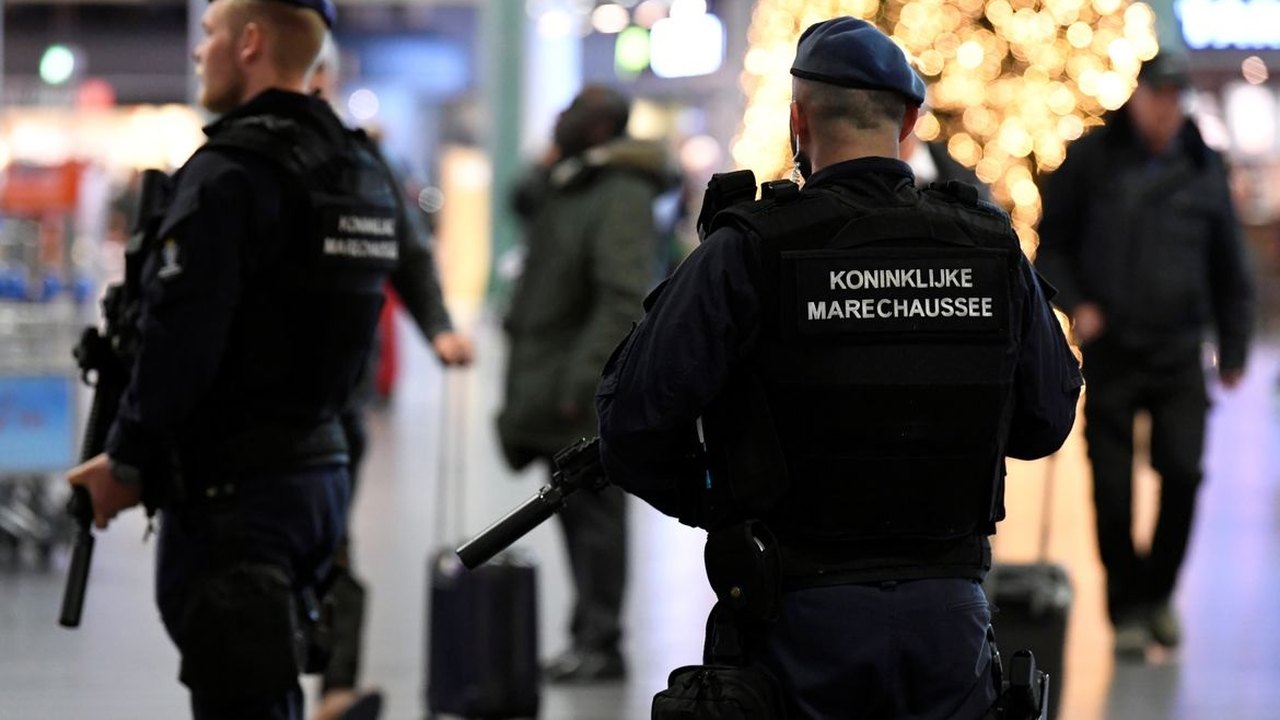 Polícia da Holanda prende jogadores de time polonês e gera crise diplomática