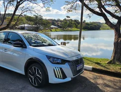 Peugeot 208 2026 tem conjunto de soluções voltadas ao uso cotidiano - Sérgio Dias (25).jpeg 