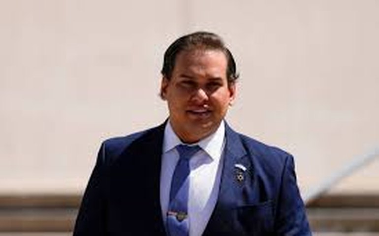 Ex-deputado George Santos se declara culpado por acusações de fraude