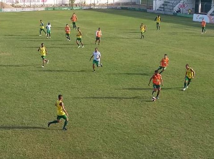Elenco do Coruripe participa de recreativo e realiza último amistoso