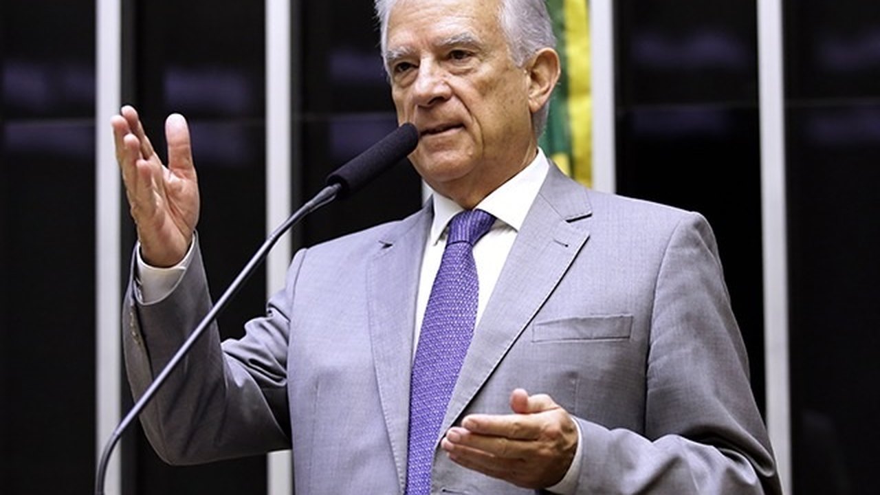 Lei dá o nome de Alfeu Teodoro de Oliveira a trecho da rodovia BR-272, no Paraná