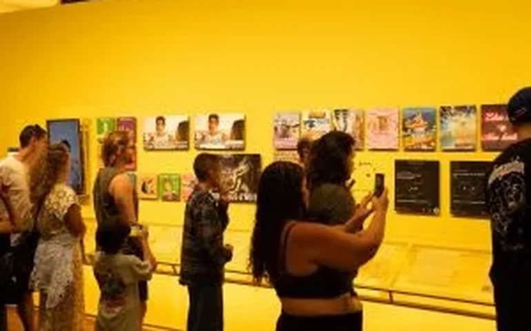 Curadores da exposição 'MEME: no Br@sil da memeficação' participam de encontro com o público