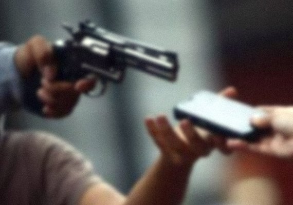 Mulher é assaltada por homem armado em motocicleta em Arapiraca